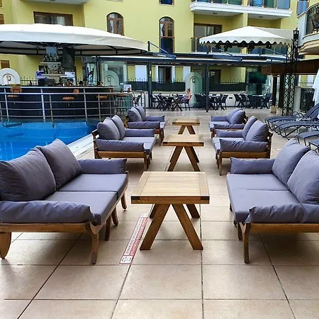 Isla Aparthotel 3*